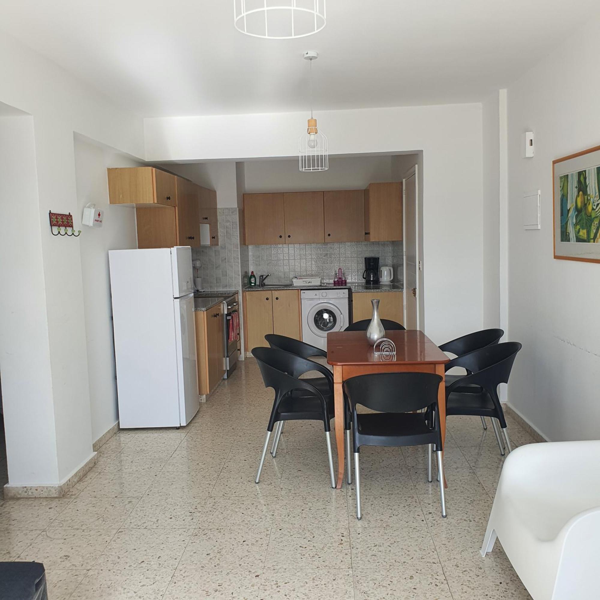 G&E Harbour Apartments Латхі Екстер'єр фото