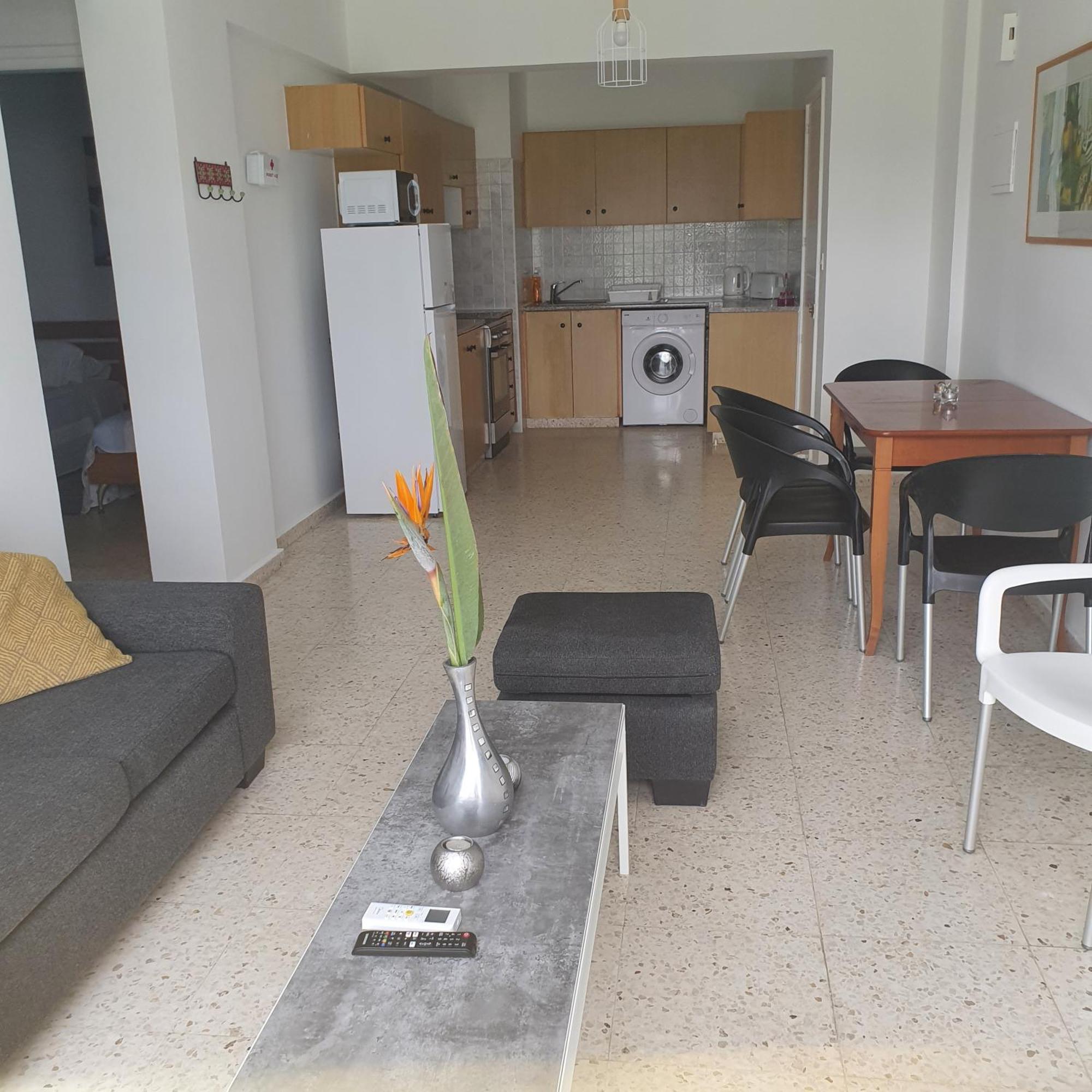 G&E Harbour Apartments Латхі Екстер'єр фото