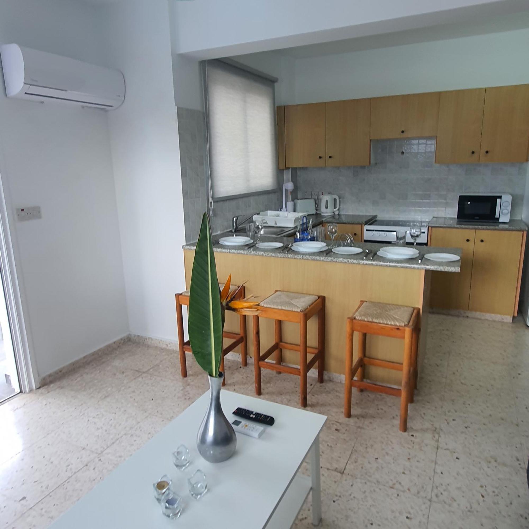 G&E Harbour Apartments Латхі Екстер'єр фото