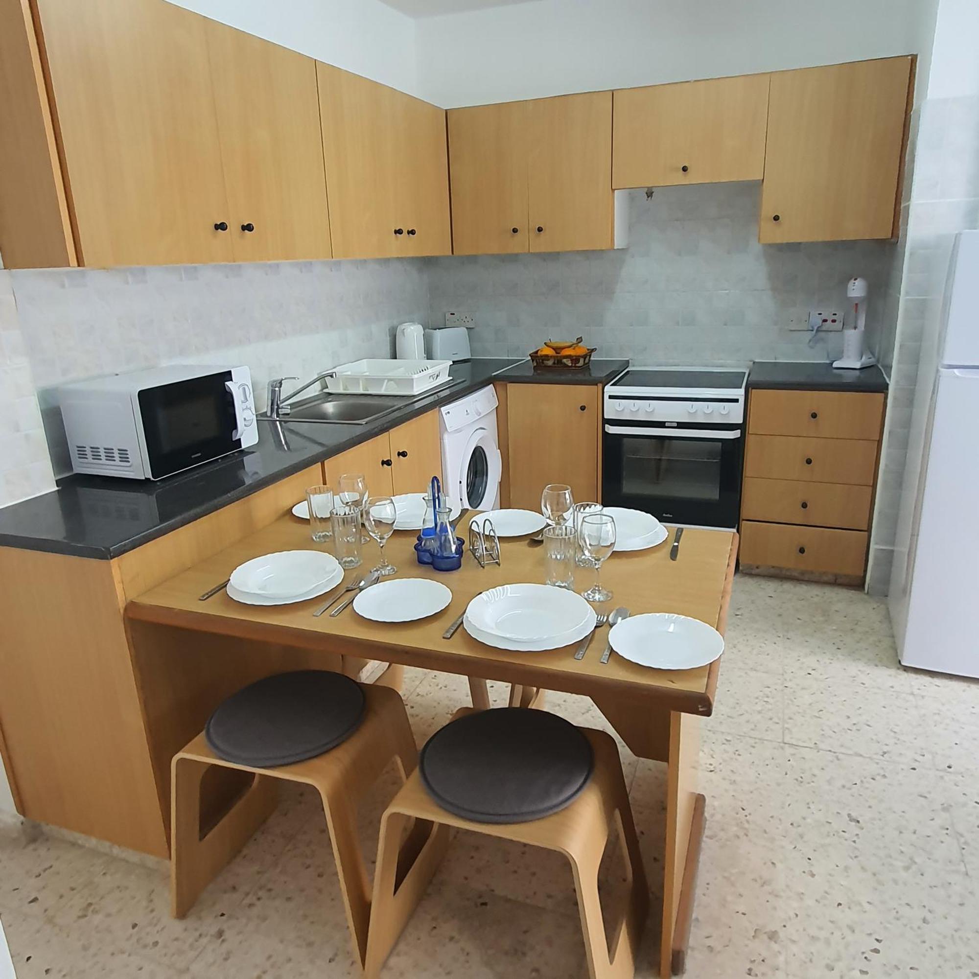 G&E Harbour Apartments Латхі Екстер'єр фото
